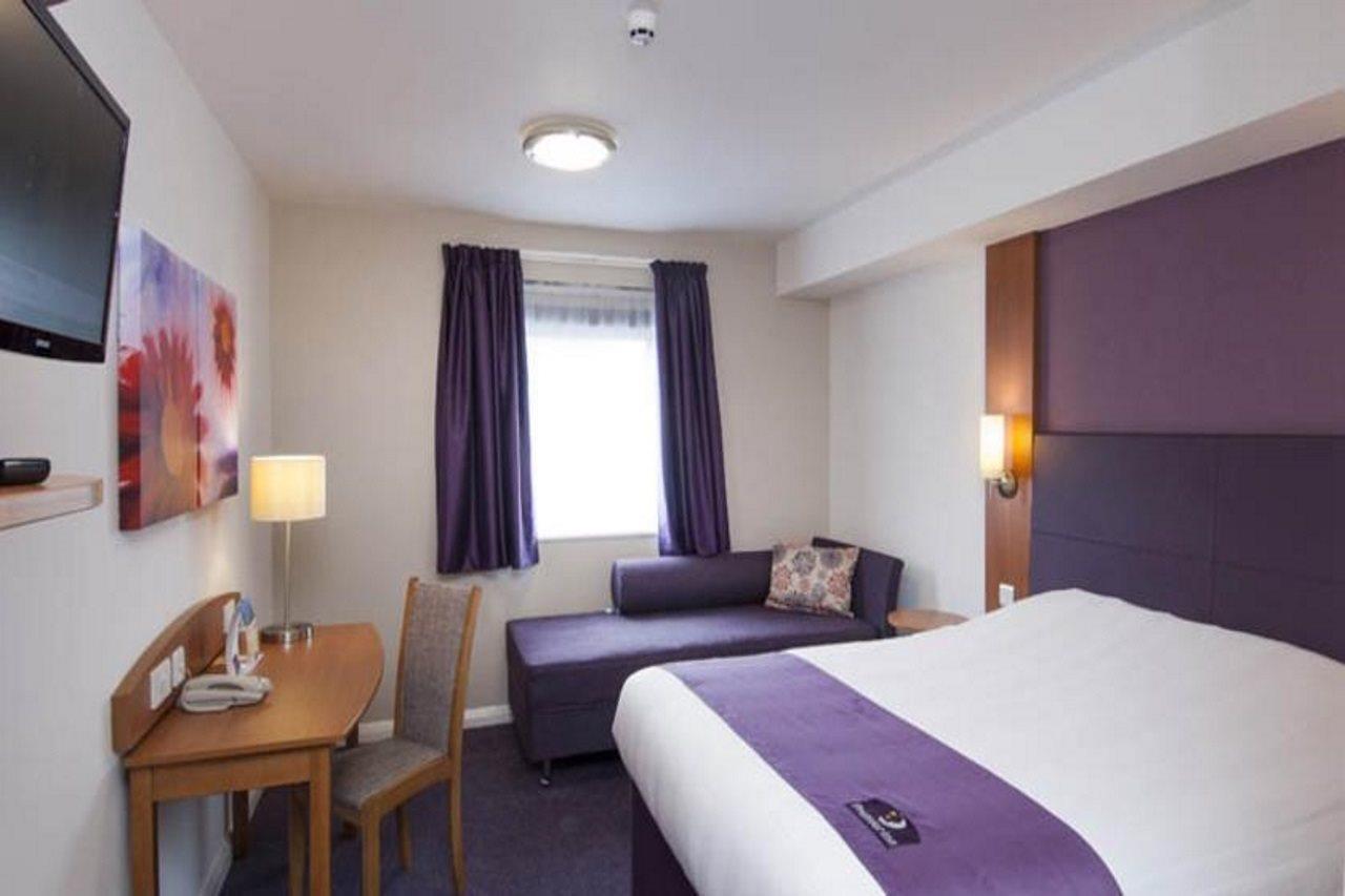 Premier Inn Portsmouth Horndean Exterior photo