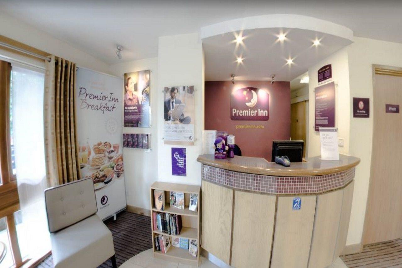 Premier Inn Portsmouth Horndean Exterior photo