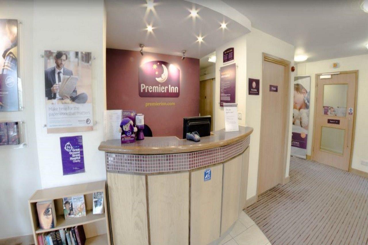Premier Inn Portsmouth Horndean Exterior photo